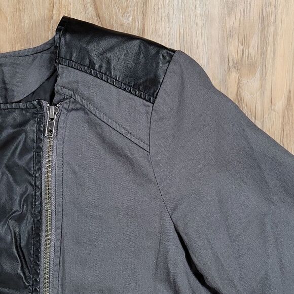 🔺️Apt 9 Gray & Black Faux Leather Zippered Cropped Moto Jacket Medium - Picture 6 of 13